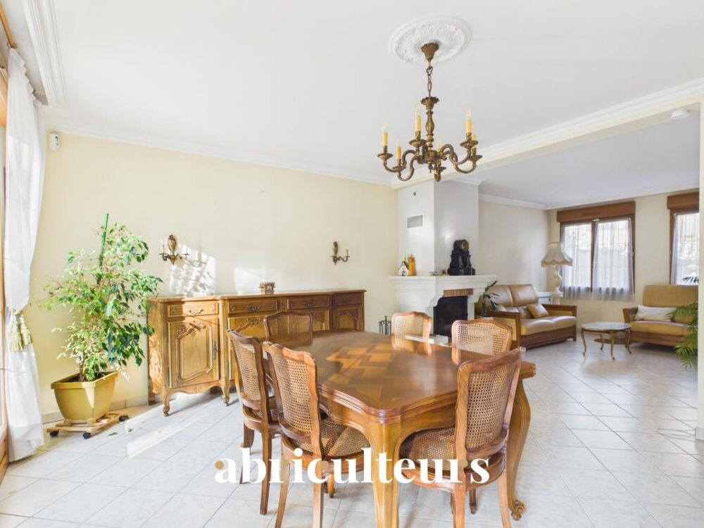 Vente Maison Maison familiale de 107m² avec terrasse et jardin - en vente à Versailles Porchefontaine (78000) Versailles
