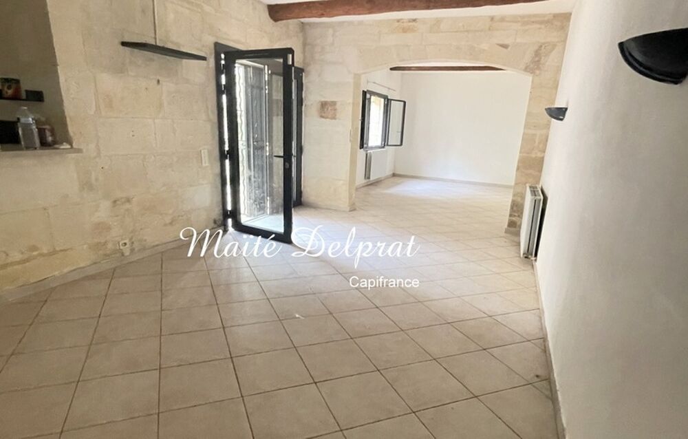 Maison de village rénovée avec terrasses et stationnement  Beaucaire centre