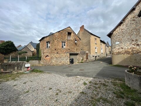 Dpt Maine et Loire (49), à vendre AVIRE maison centre bourg P7 avec de nombreuses dépendances 149500 Segr (49500)