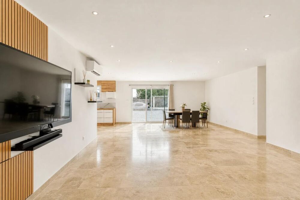 Maison moderne avec piscine à Villars-en-Pons