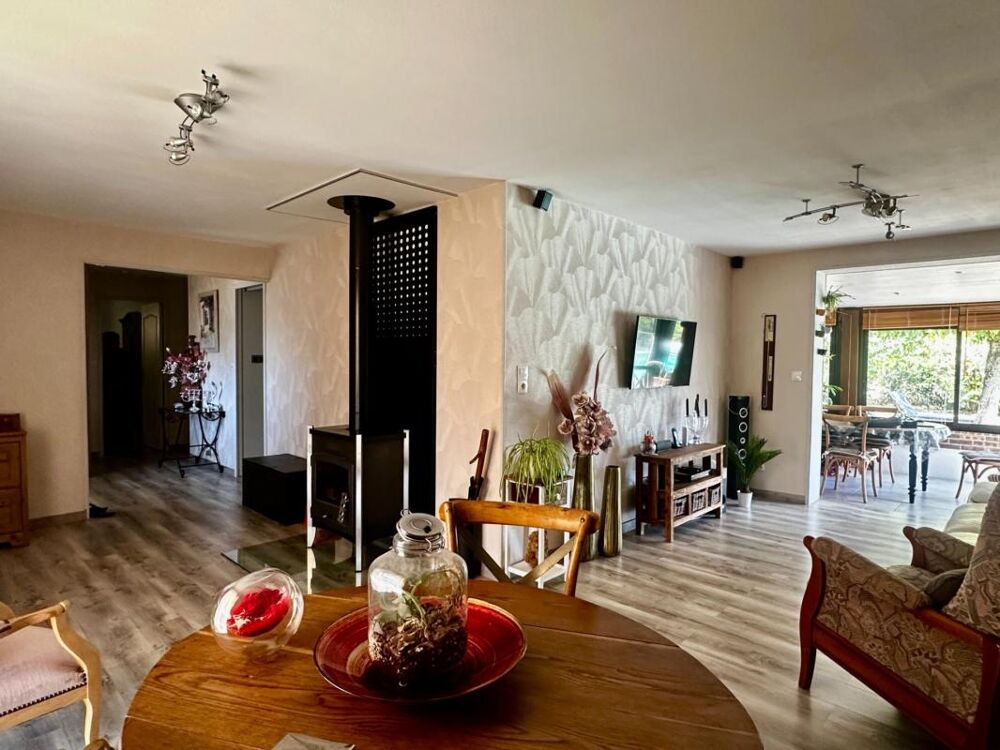 Vente Maison Maison 143m2 - 5 chambres - garage - piscine - environnement très calme Saint caprais de bordeaux