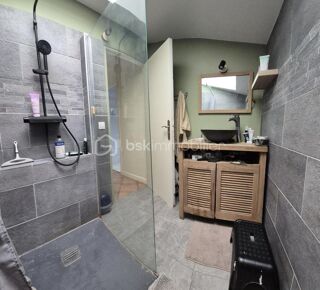  Propriété/château à vendre 4 pièces 102 m²