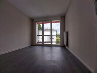  Appartement à louer 3 pièces 63 m²