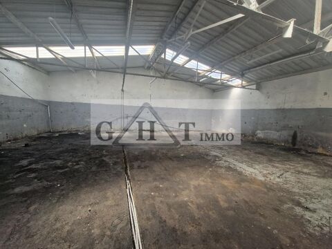 A VENDRE 700 M² ENTREPOT BUREAUX ATELIER A LIVRY-GARGAN 600000 93190 Livry gargan