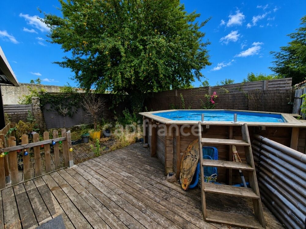 VENTE A TERME LIBRE - Maison 6 pièces PONS (17) - Centre ville - Piscine - Terrain de 167m²