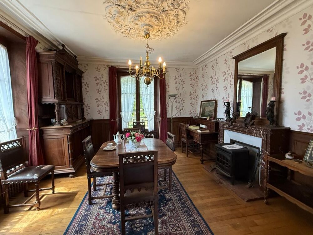 Manoir de 170m² avec son annexe de 50m² et ses dépendances sur terrain de 3 423m² 244 000 €