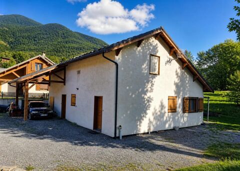   Maison récente avec deux logements indépendants à Guillestre Maison - 6 pièce(s) - 134 m²