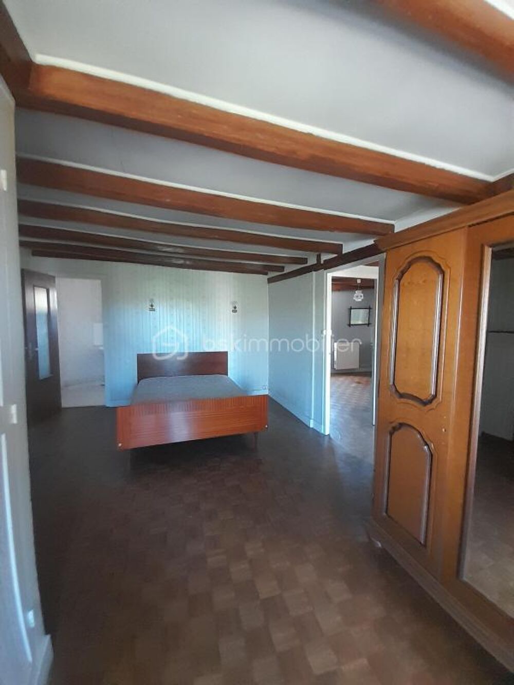 Maison avec jardin, 2 garages et fort potentiel  Le Dorat