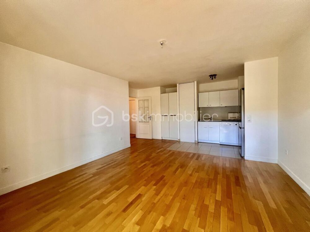 Vente Appartement T3 de 61 m2 avec terrasse - SUD - 1er étage sur 4 - ROUTE DE MONTESSON - LES CHARMETTES - LE VESINET Le vesinet