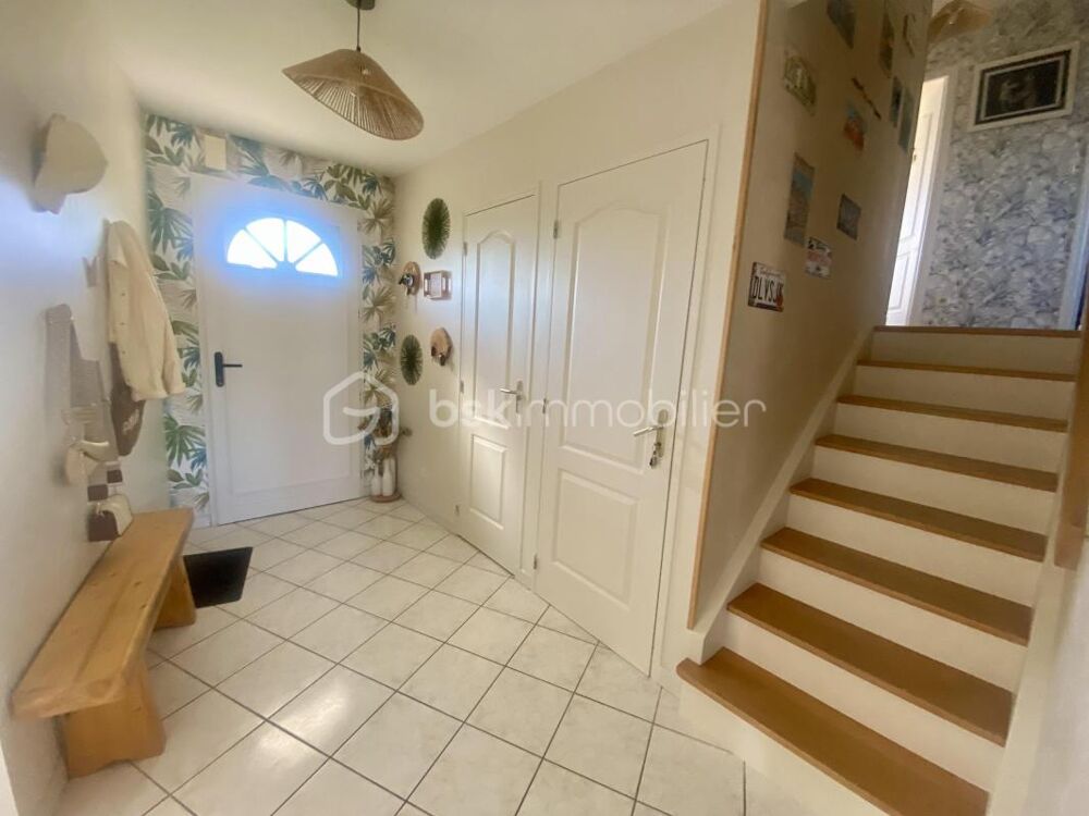 Vente Maison Maison familiale sur demi-niveaux – 4 chambres – Terrain de 890 m² – Double garage Martigne sur mayenne