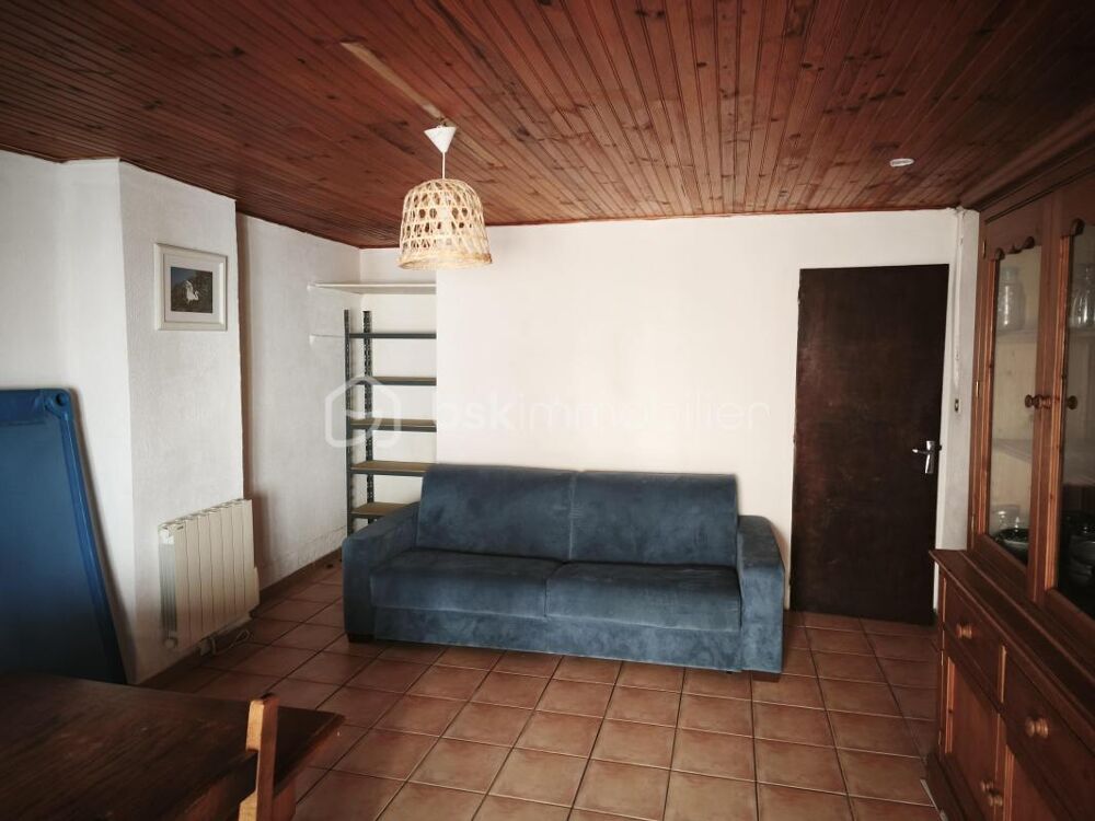 Montagnac-Montpezat (04500)  Maison de village à rénover
