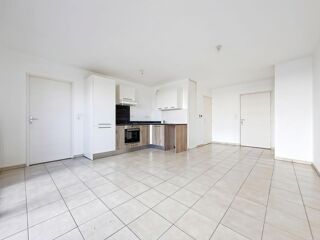 Vente Appartement DÉCINES-CENTRE - T2 lumineux de 46 m² - Balcon et Garage - Copropriété 2015 Decines charpieu