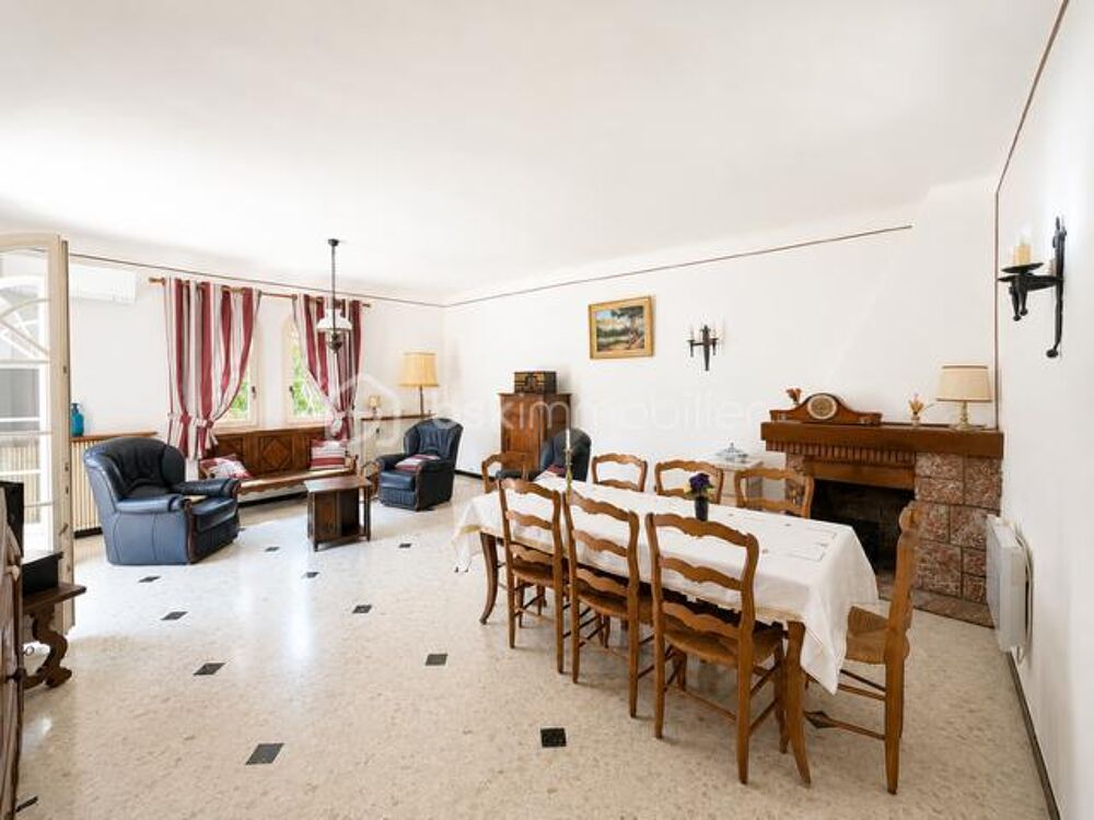 Maison familiale 3 faces avec beaux volumes