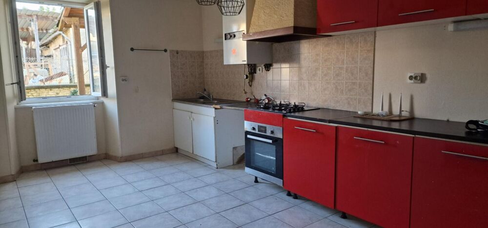 Maison de village, 5 pièces, dépendances et grand terrain Valdelaume (79)