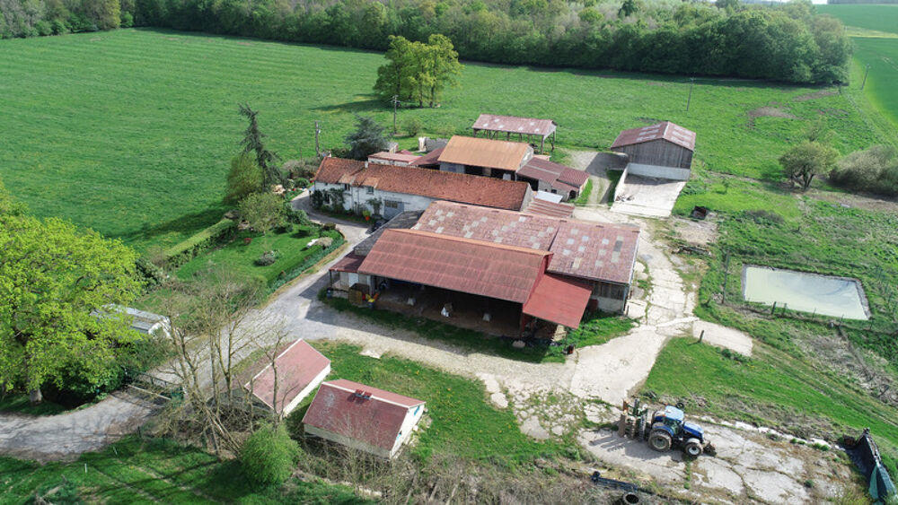 ESSOMES SUR MARNE (02) à vendre joli corps de ferme avec maison et nombreux bâtiments sur un terrain de 10 hectares