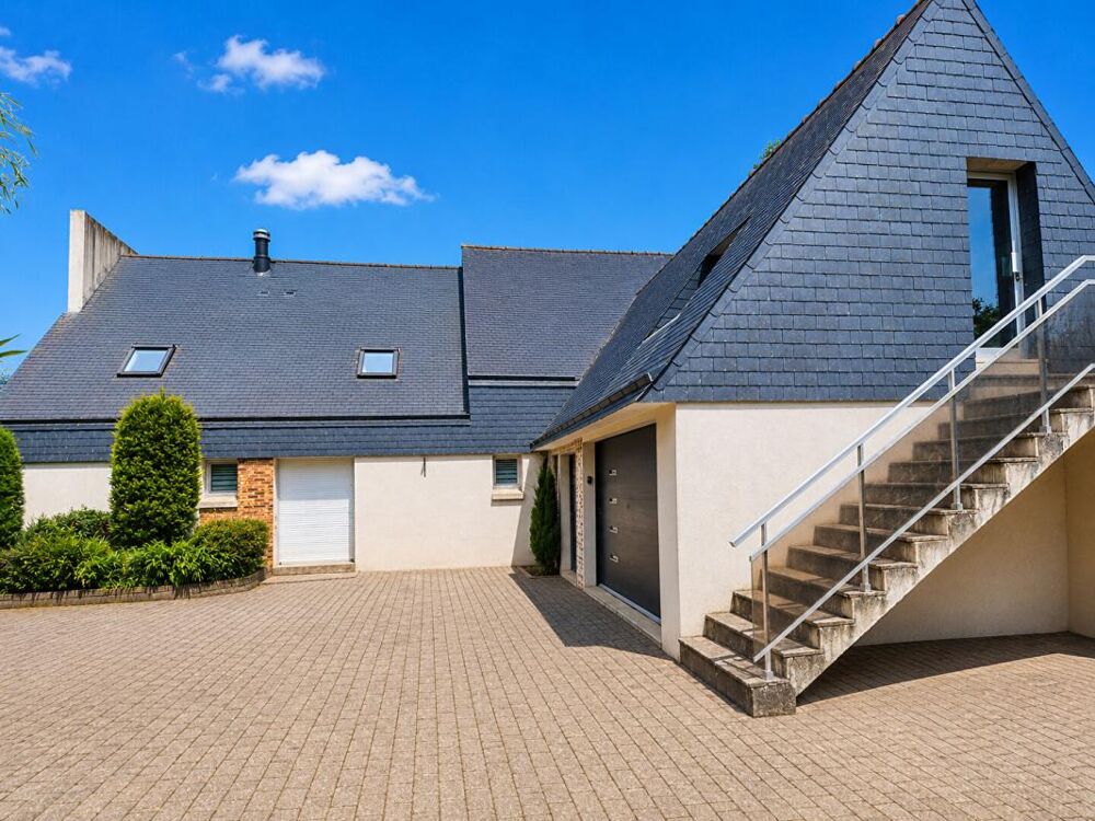 Magnifique propriété de 218 m² sur parc arboré de 3 748 m² avec hangar de 256 m²
