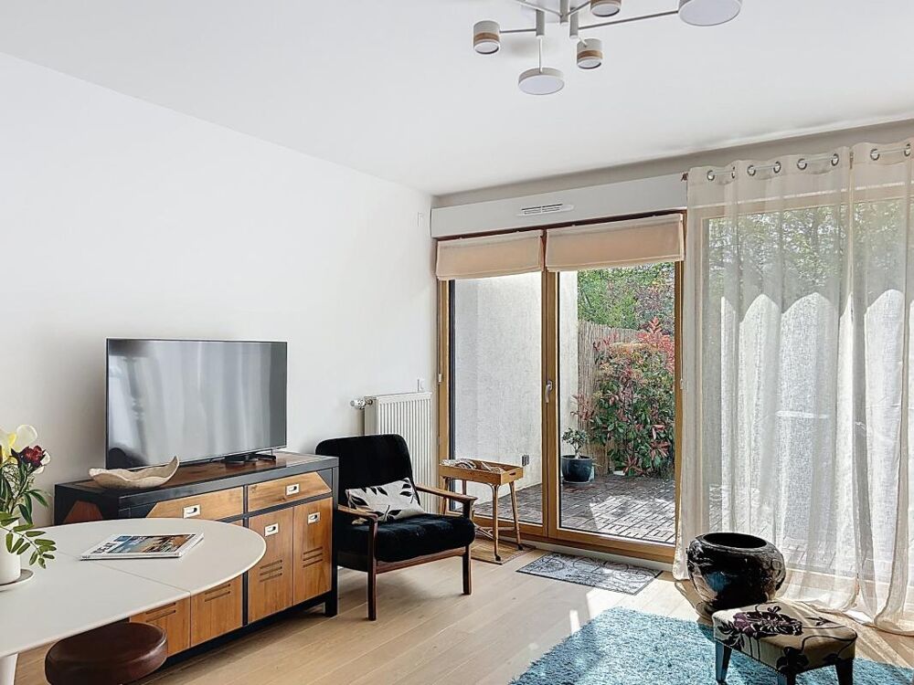 Vente Appartement MONTREUIL – 3 PIÈCES 60 M² – JARDIN 39 M² – TERRASSE – 2 CHAMBRES – PARKING Montreuil
