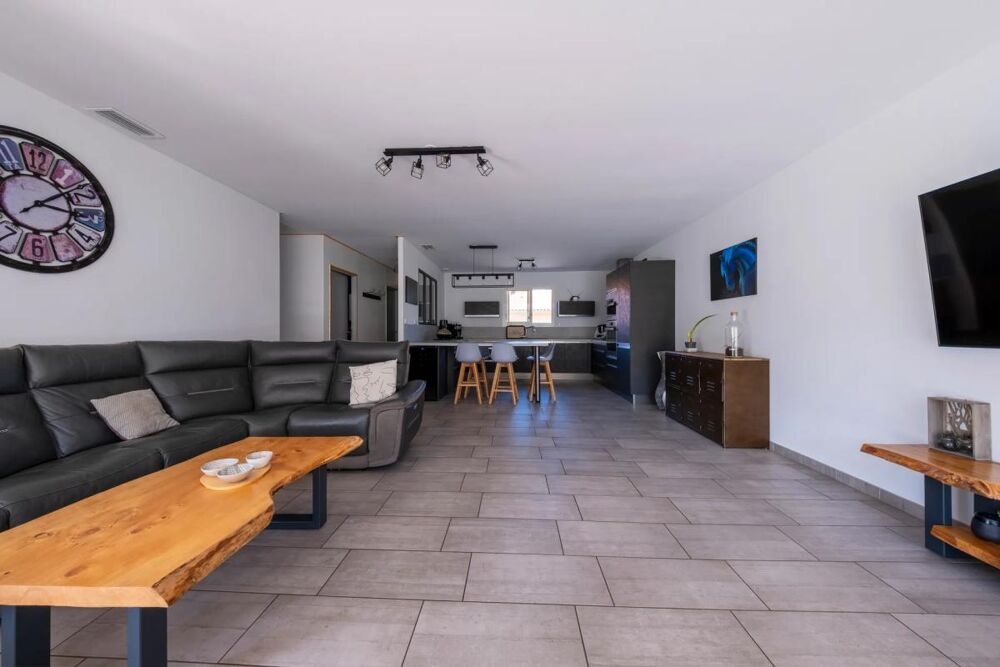 LA BASTIDE-DE-SÉROU  Villa d'environ 157 m², 4 chambres, DPE B, photovoltaïque et vue dégagée