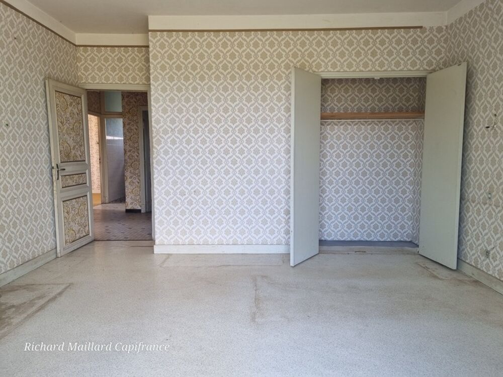 EXCLUSIVITÉ  Maison de caractère à fort potentiel à rénover  Cadre naturel exceptionnel sur 3 300 m² de terrain
