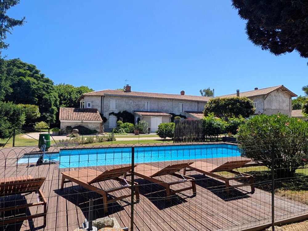 Propriété avec Maison de Maître, Maison Annexe et Maison de Gardien sur parc de 1,5 hectare