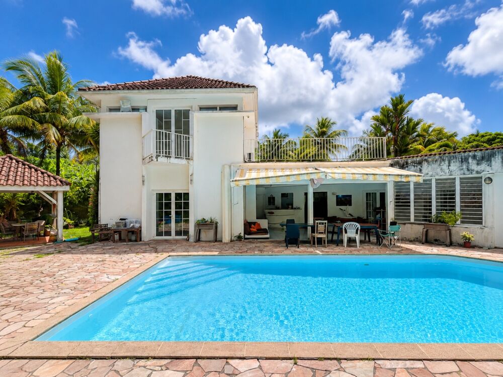 FORT-DE-FRANCE  Villa avec piscine et bungalow indépendant
