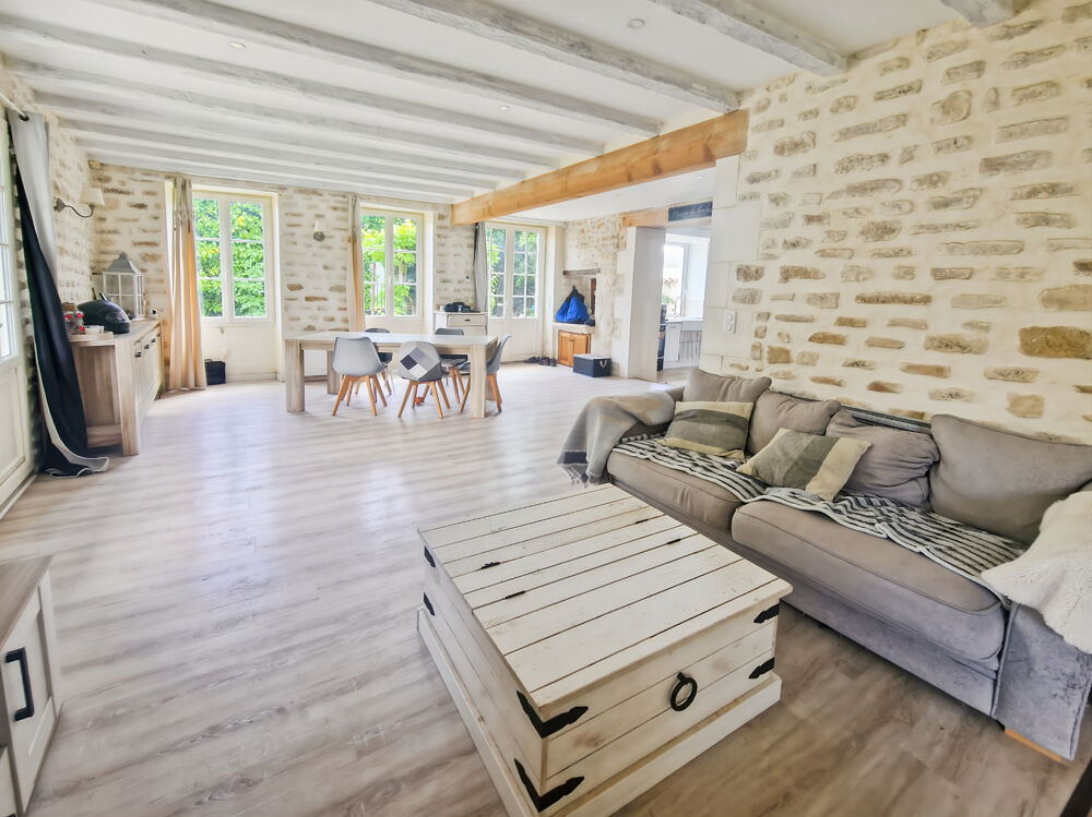 Maison à vendre 7 pièces proche de TONNAY BOUTONNE (17)- 198 m² habitables - jardin - piscine - garage