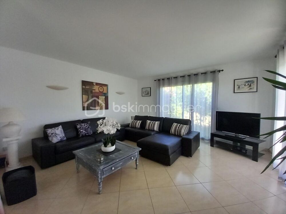 Maison d'architecte sur 1096 m² de terrain clos et arboré