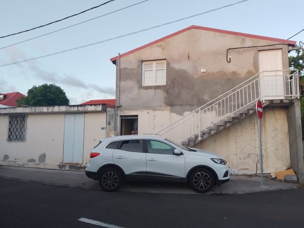 ? À VENDRE  Maison 2 niveaux à Baillif Guadeloupe, proche du centre et de toutes commodités