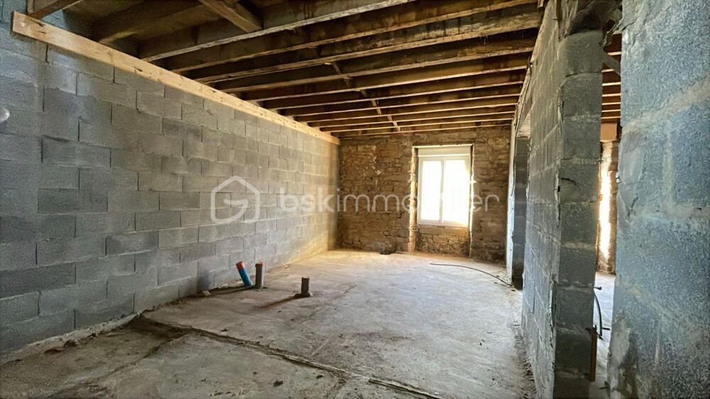 Maison en pierres à finir de rénover - GROS POTENTIEL
