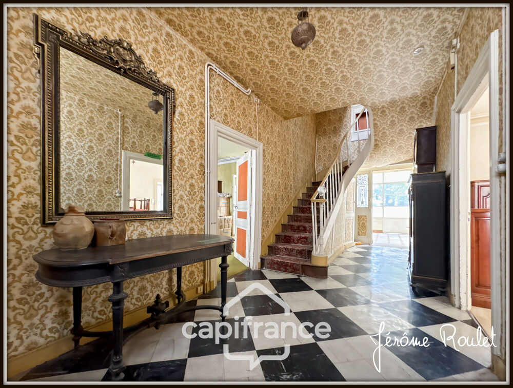 Vente Maison Hyper centre Neuville-de-Poitou – Maison de caractère 305 m² – Jardin, garages et fort potentiel Neuville de poitou
