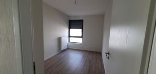  Appartement à louer 3 pièces 81 m²