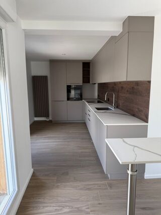  Appartement à louer 4 pièces 99 m²