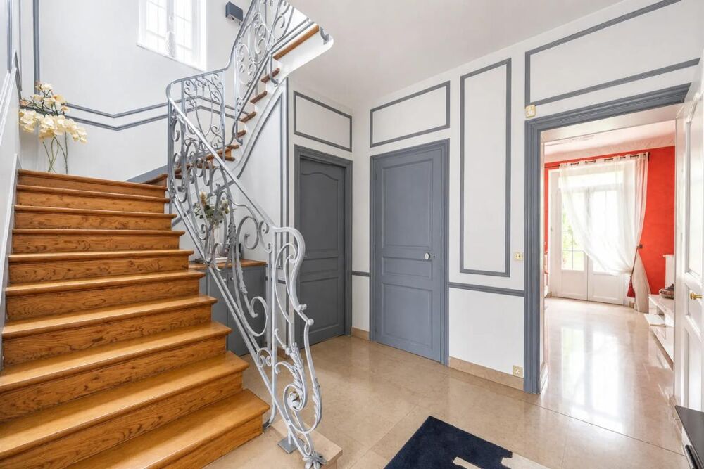 Belle maison individuelle de 250 m² sur terrain piscinable à découvrir !