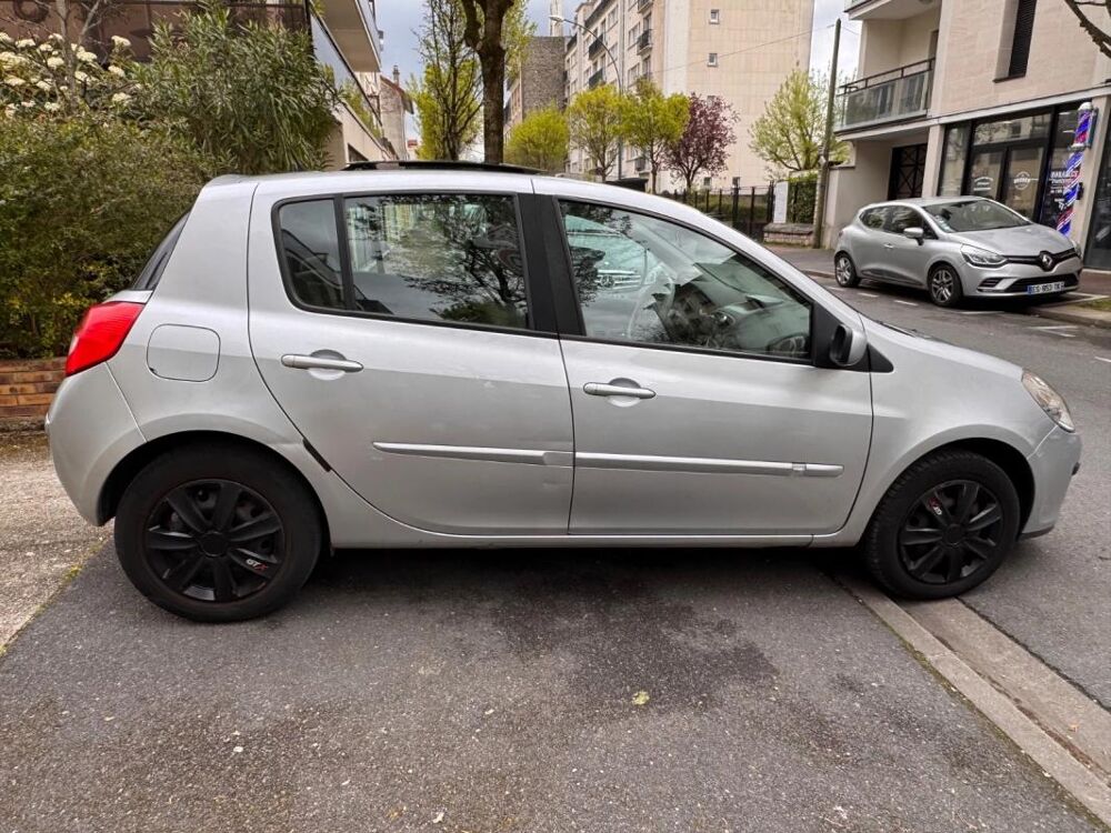 Clio III 1.6 16V 110 Luxe Dynamique A 2006 occasion 94100 Saint Maur Des Fossees