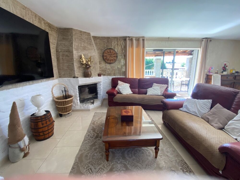Vente Maison Maison avec piscine, appartement indépendant et Hangars sur parcelle de 1200m2 Taillades