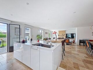  Maison  vendre 10 pices 260 m