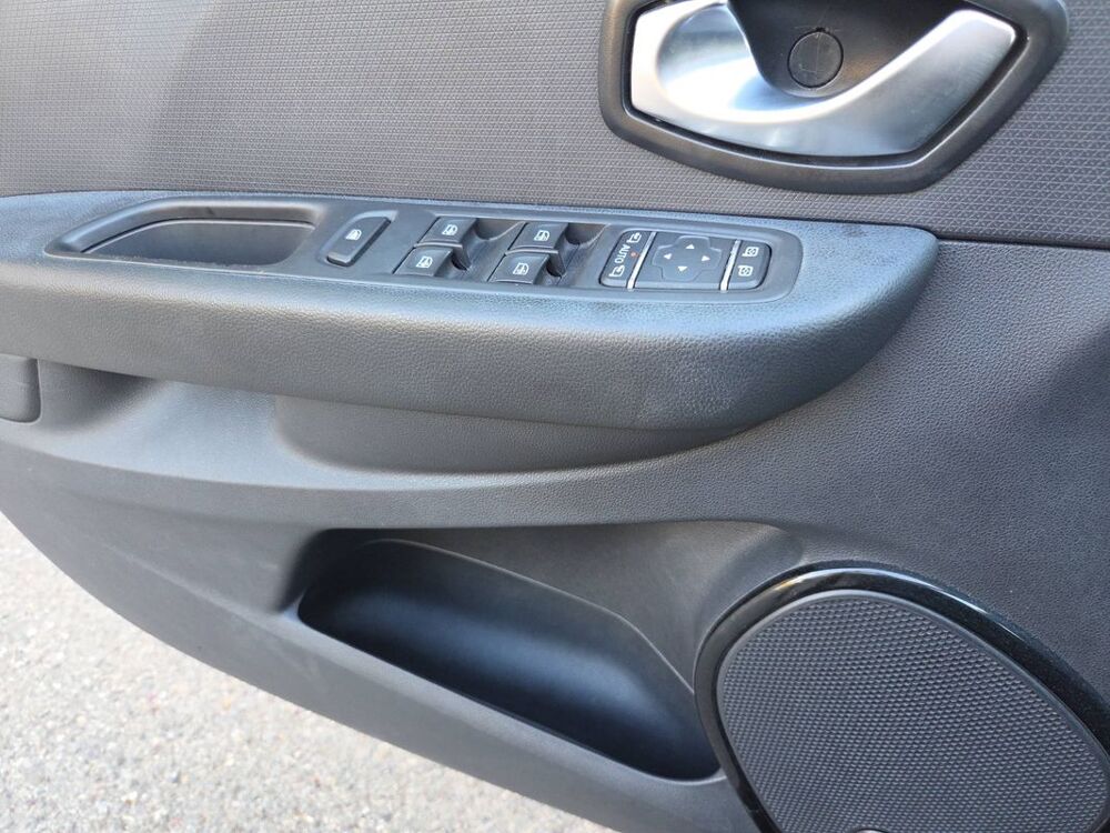 Clio IV 1.2 TCe 120 EDC6 Initiale Paris - Automatique 2018 occasion 06100 Nice