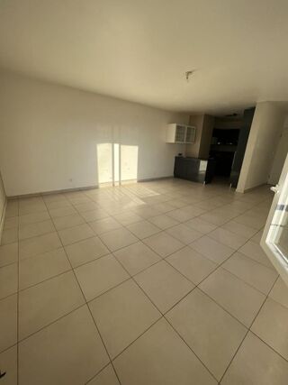  Appartement à louer 3 pièces 74 m²