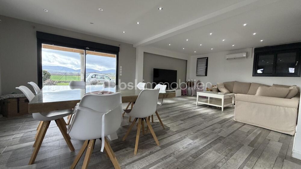 AUBERIVES-SUR-VAREZE - Maison individuelle 160 m²