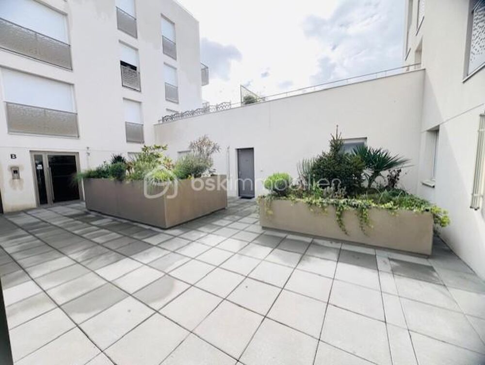 APPARTEMENT - 2 CHAMBRES - 2 PLACES DE STATIONEMENT - JARDIN