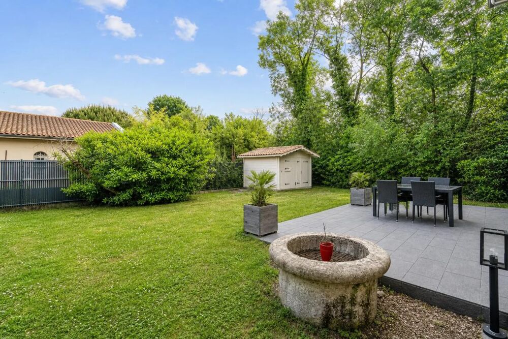 Maison spacieuse avec jardin et parkings à Pessac