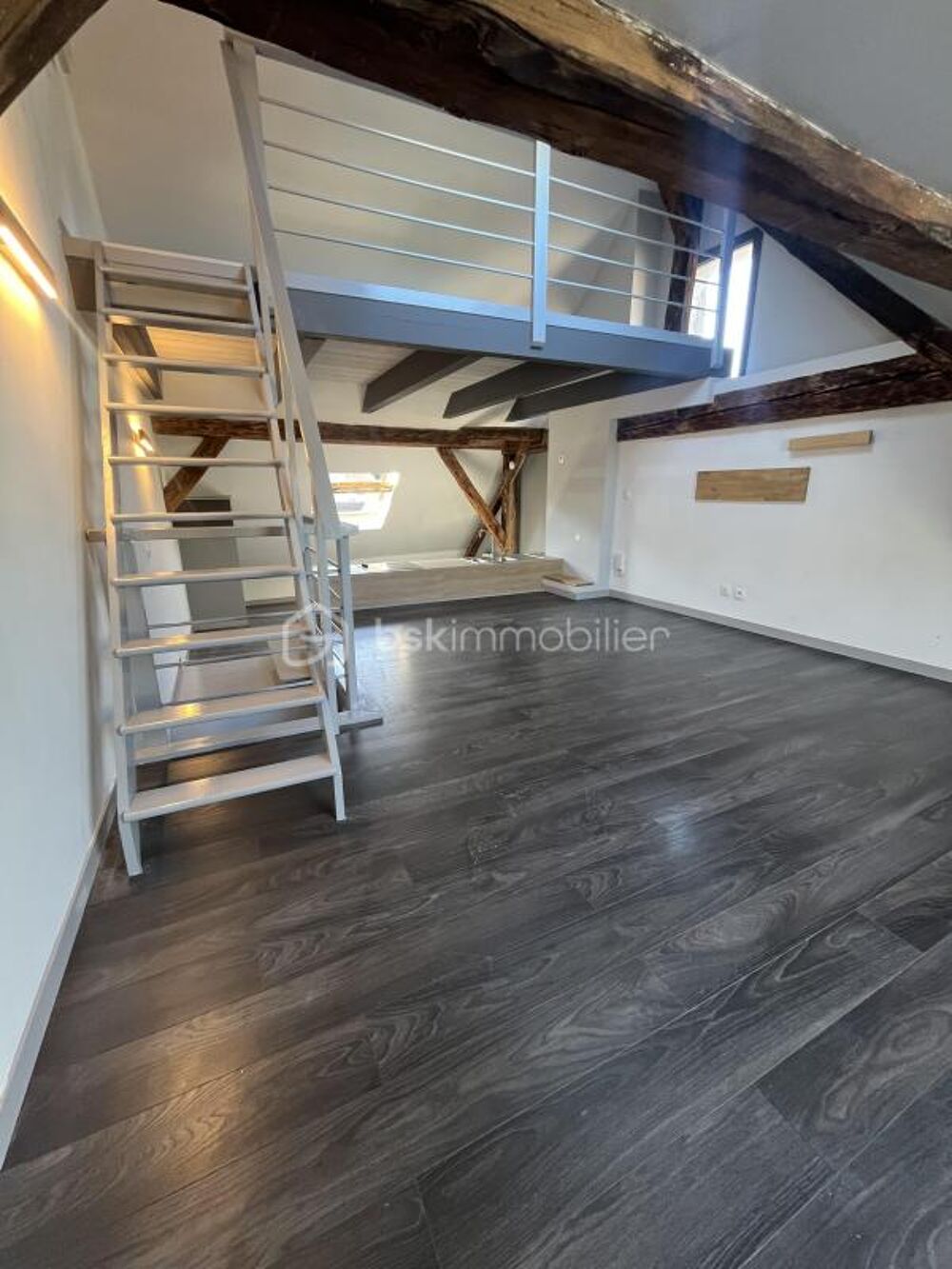 Loft T4 de 131 m² utiles dont 86 m² en loi carrez et cave