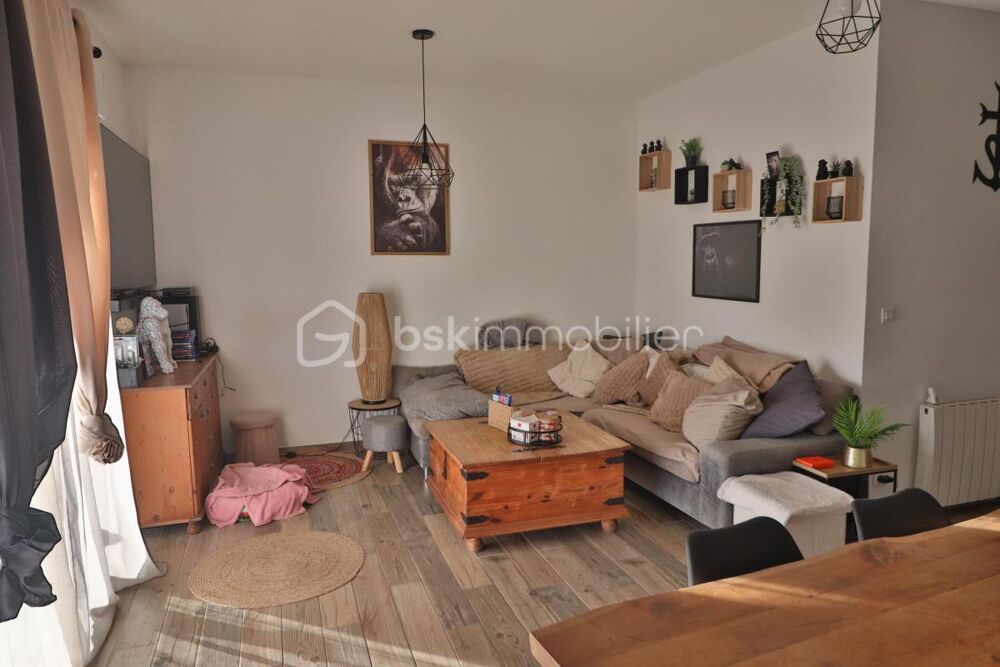 Vente Maison Maison R+1, 112m² habitable sur 320m² de terrain, 3 chambres, piscine Montfrin