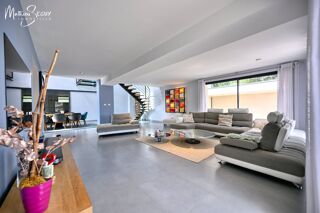 Propriété/château à vendre 8 pièces 365 m²