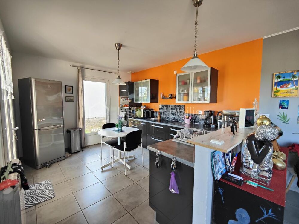 MONTREDON DES CORBIÈRES  Maison de PLAIN PIED de 90 m² sur 580m² de parcelle avec très belle vue  4 faces - GRANDE PIÈCE A VI