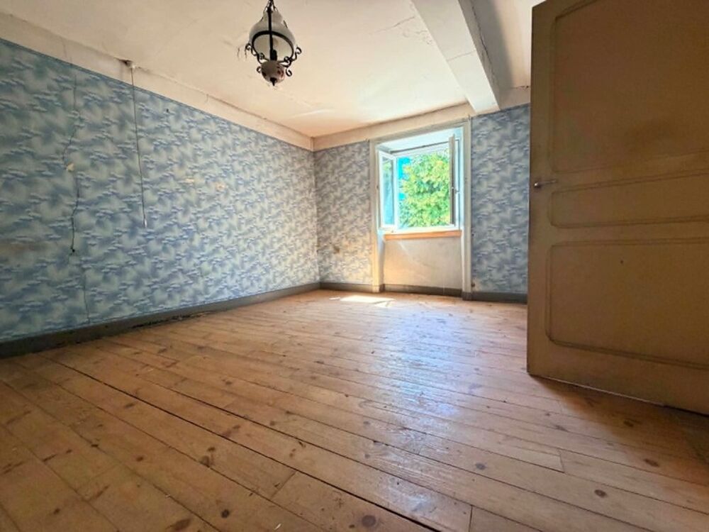 PROCHE CENTRE VILLE, MAISON A RENOVER 79 m², JARDIN, 2 CHAMBRES, COMBLES AMENAGEABLE, ASSAINISSEMENT COLLECTIF