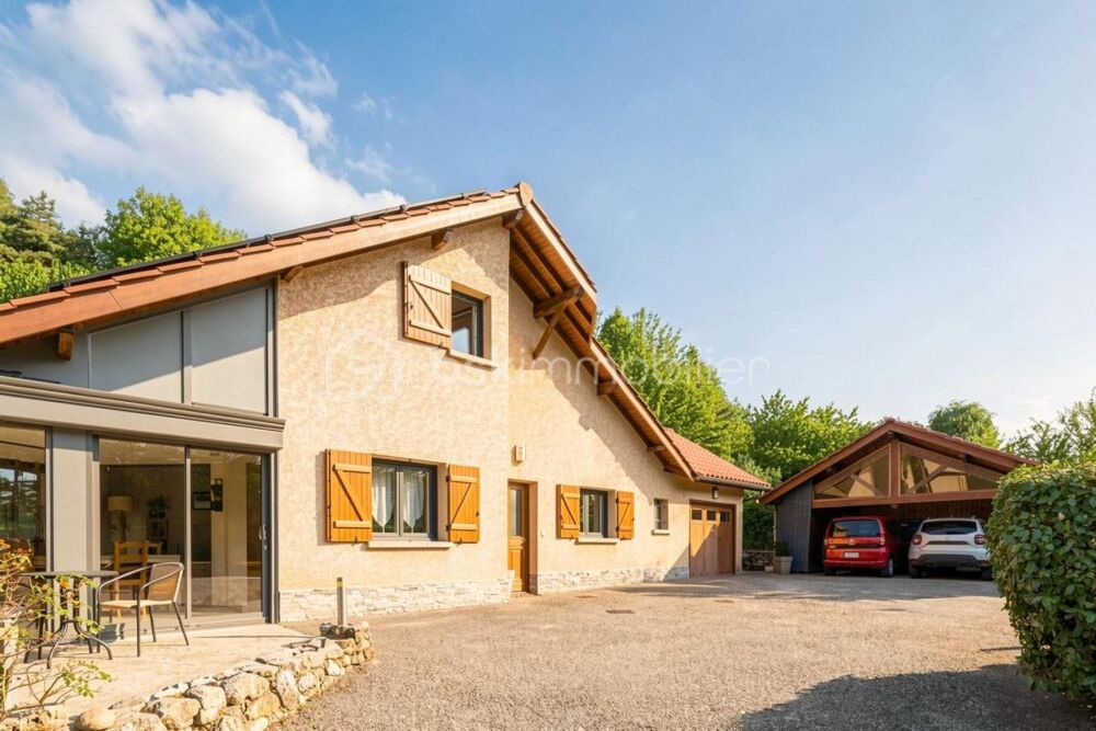 ? Maison familiale avec grand terrain, piscine et autonomie énergétique  Notre-Dame-de-Mésage Le Haut