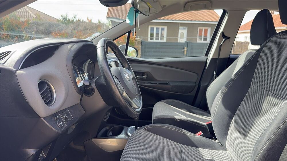 Yaris III 1.5 VVT-i 100 Hybrid E-CVT Dynamic 2015 occasion 44220 Coueron