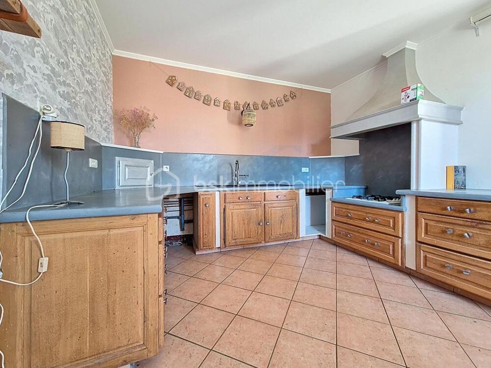 Rare en centre-ville  Maison de caractère sur 2 683 m² de terrain avec piscine hors sol