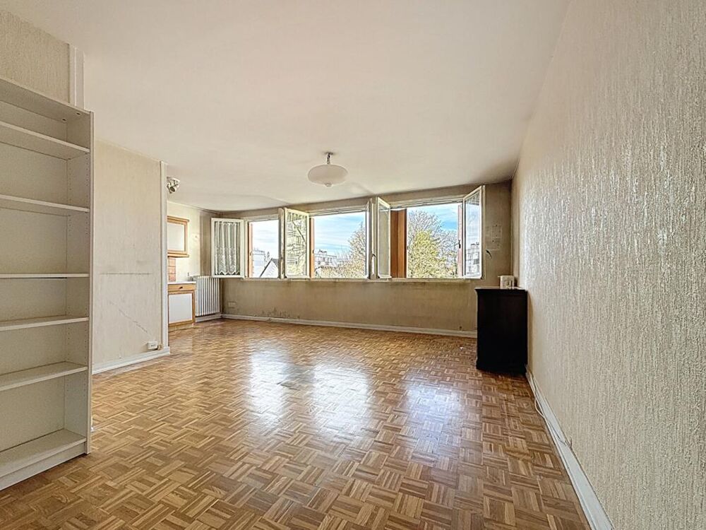 Vente Appartement Très grand studio de 40 m² avec place  de parking Et cave à 2 minutes du métro Villejuif louis Aragon Villejuif